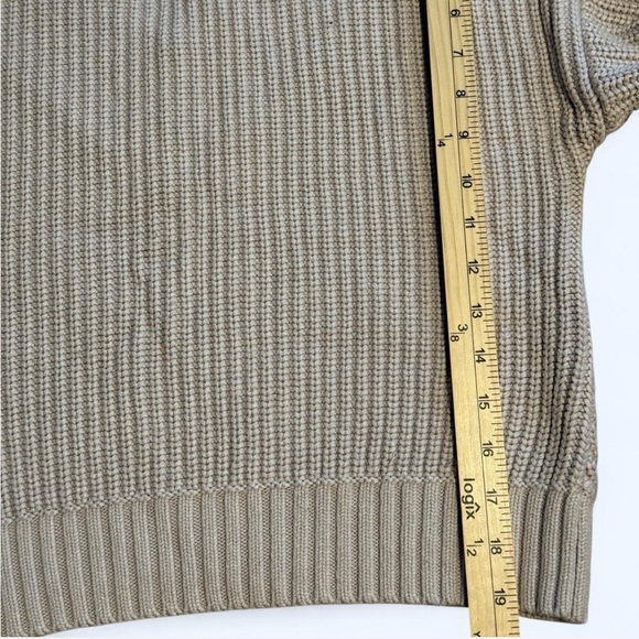 Abercrombie&Fitch Cropped Boxy V-Neck Sweater Small 
Great Condition Collegiate - Picture 5 of 6